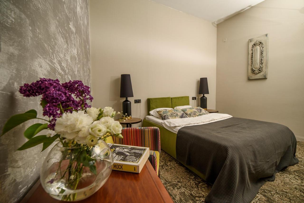 Dworek Bialy Bed & Breakfast 3*