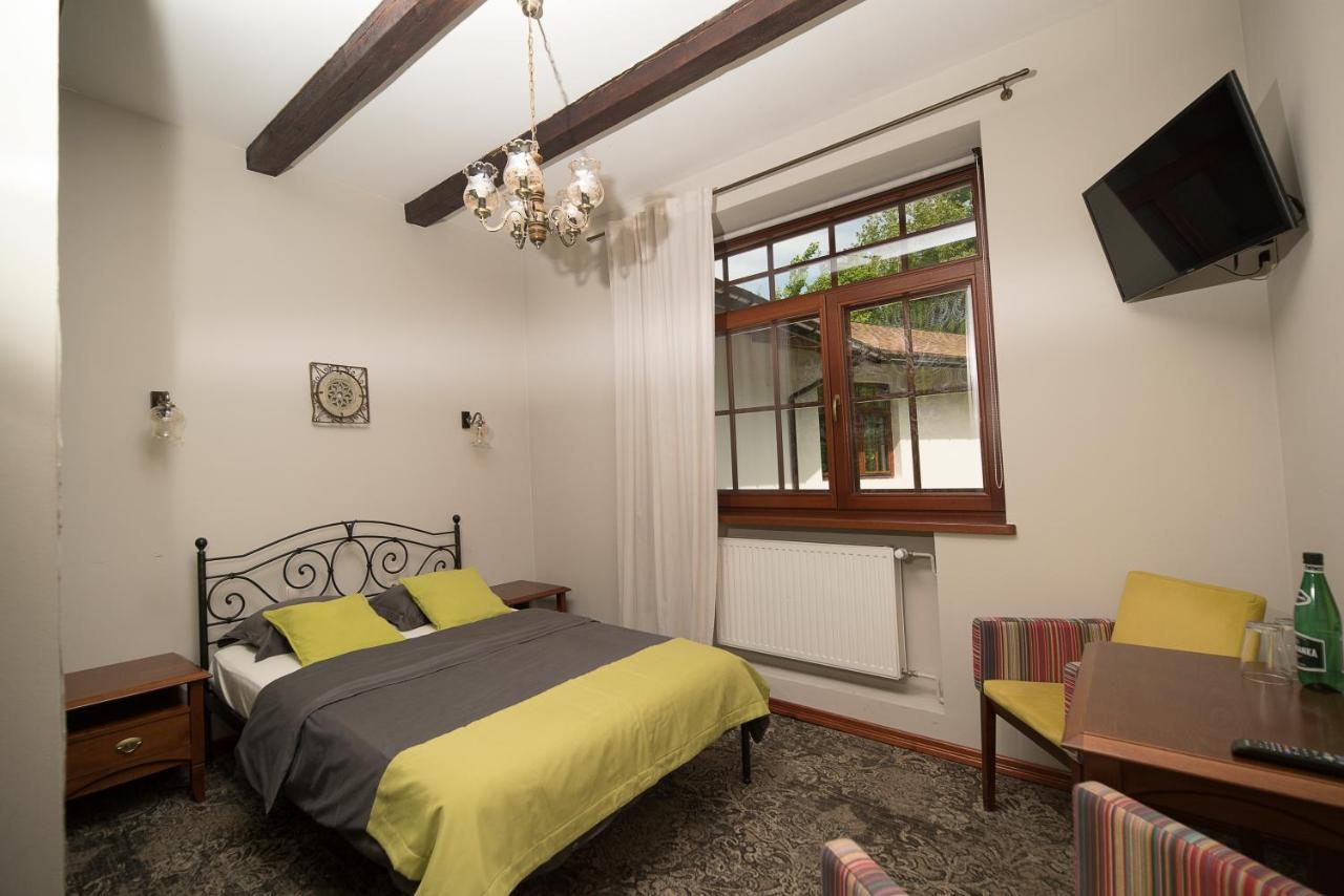 Bed & Breakfast Dworek Bialy