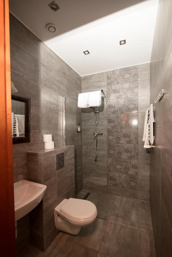 Dworek Bialy Bed & Breakfast 3*