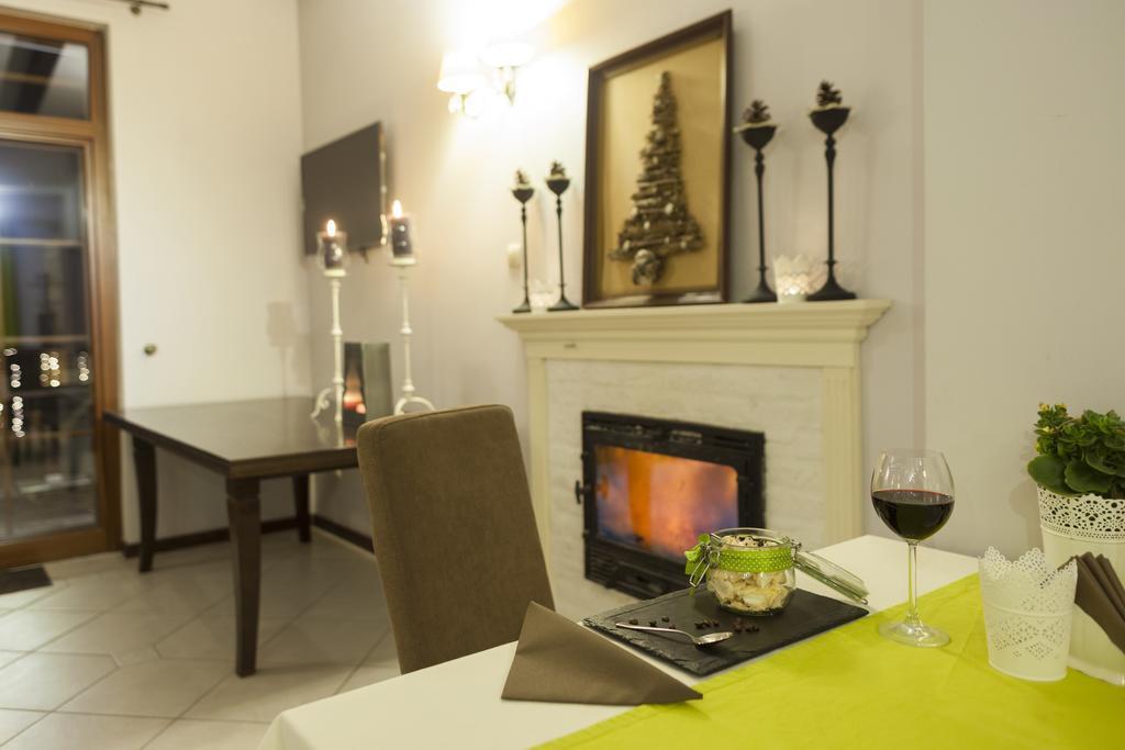Bed & Breakfast Dworek Bialy