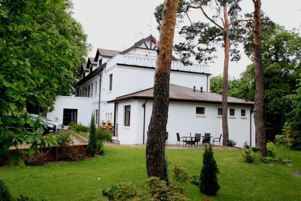 Bed & Breakfast Dworek Bialy 3*